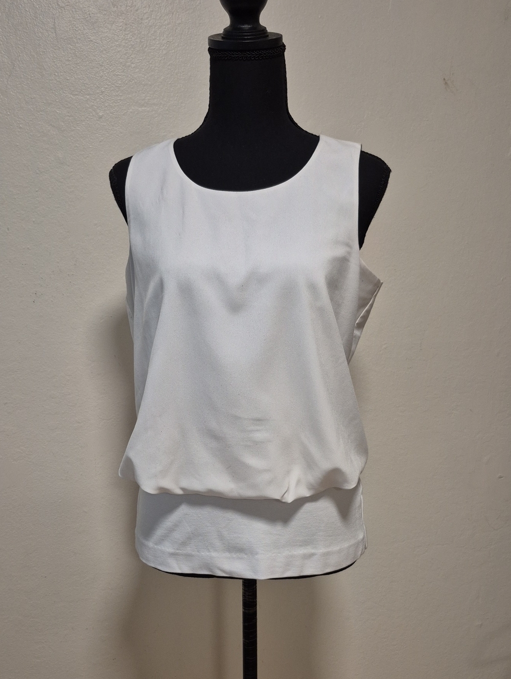 CAbi Women’s White Indulgence Top Sz S Sleeveless Blouson Tank